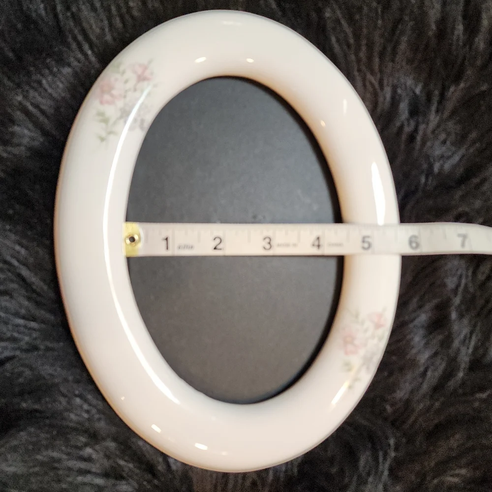 Vintage Floral Oval Picture Frame